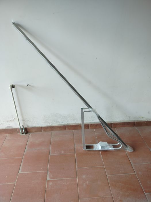 Uchwyt naścienny na rower z dodatkowym stelażem