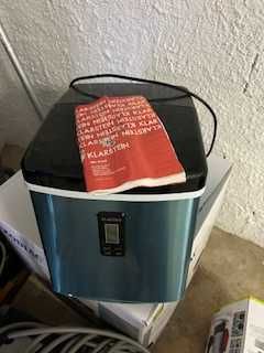 Máquina para fazer gelo NUNCA USADA