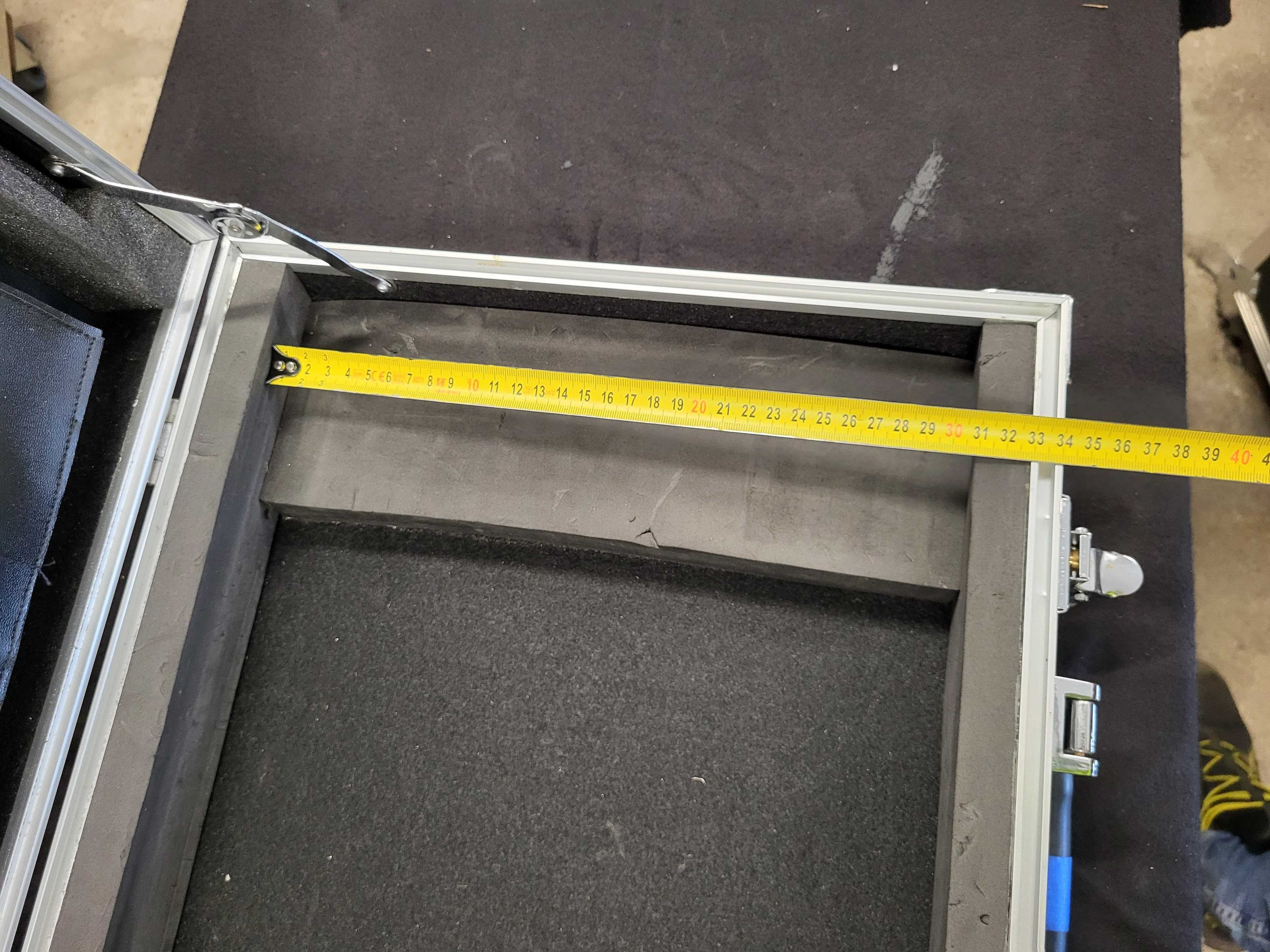 42x31x7 Walizka CASE  (dostępne 2 sztuki)