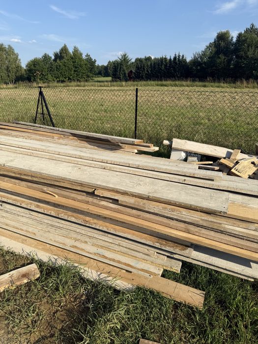 Deski i stemple pod strop