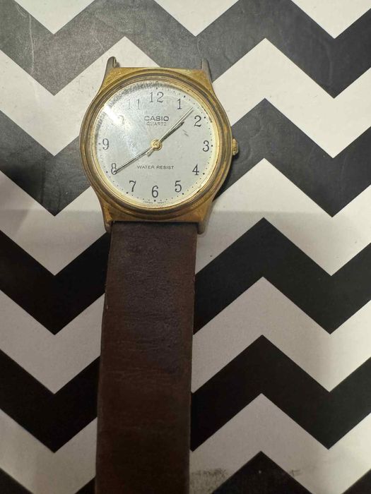 Zegarek casio bez paska