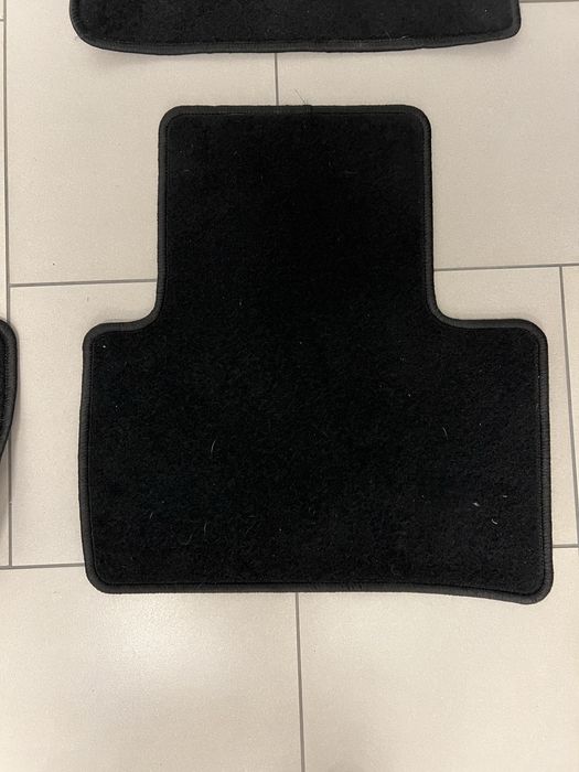 Dywaniki welurowe do Peugeot 308 - oryginalne używane jeden sezon
