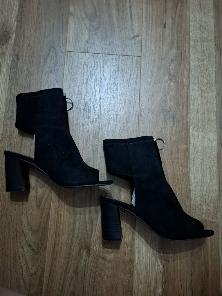 Czarne botki open toe zamek sandaly 38