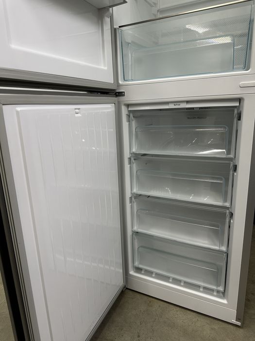 Холодильник біле скло Liebherr CN 4713 чорне скло