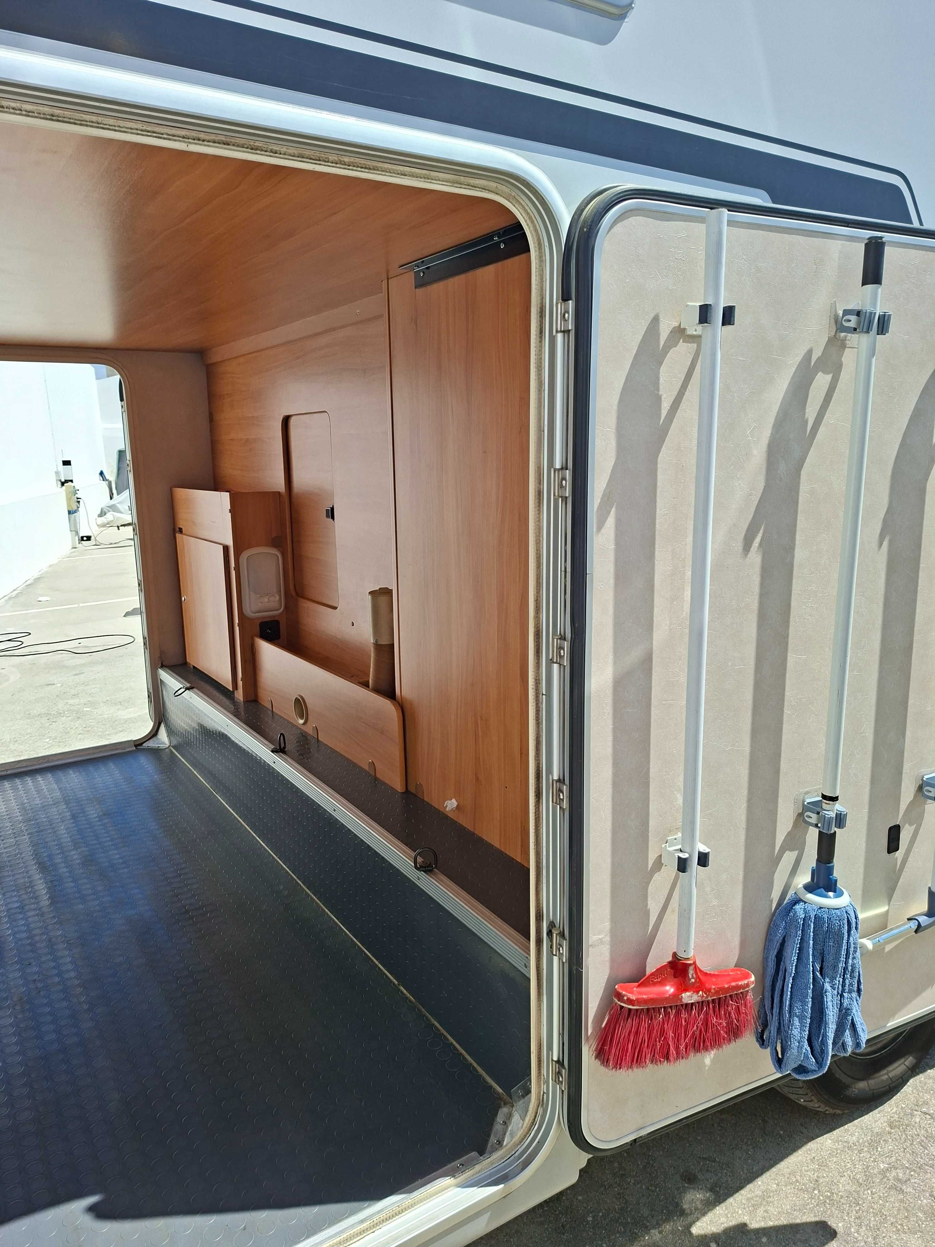 Autocaravana Adria/Fiat, nacional. Bom estado geral. Muitos extras.