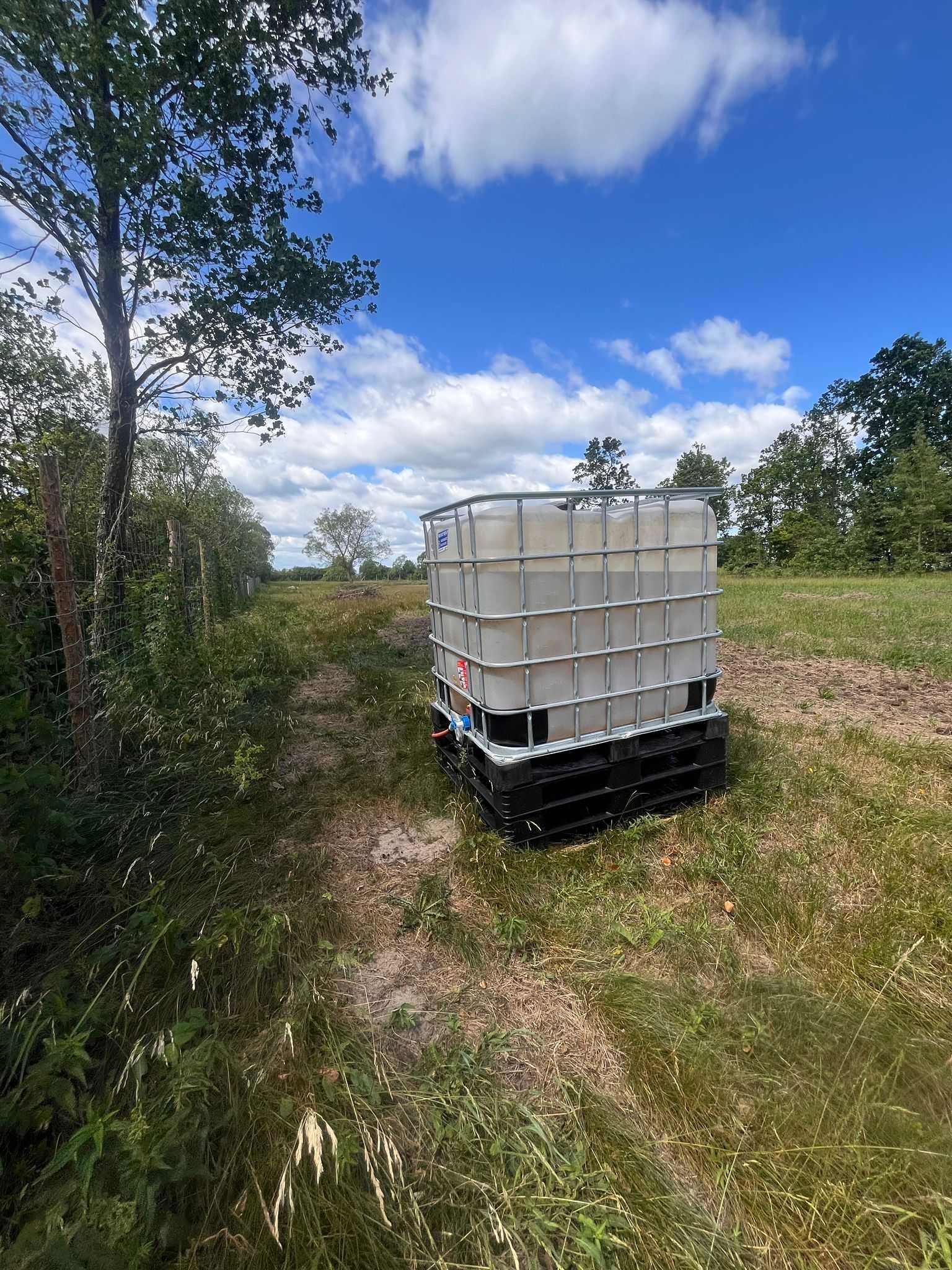 Palety plastykowe plastikowe 120x100cm pod zbiornik IBC Mauser na wodę