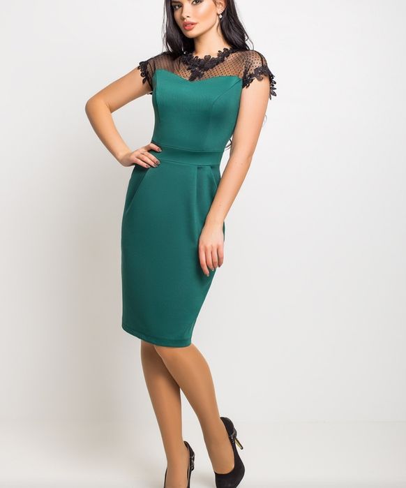 Платье миди трикотаж с сеткой на плечах 48р