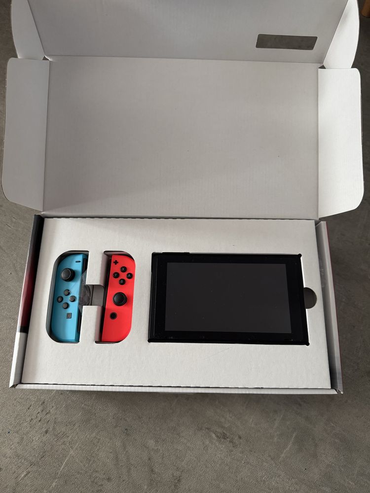Nintendo Switch+kontroler+stacja TV. Pod przeróbkę