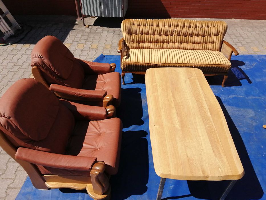 Dwa fotele dębowe skórzane po renowacji