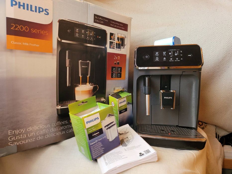 Кавомашина кофемашина 2024 рік 1,5 року Philips LatteGo EP2200