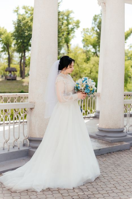 Продам весільну сукню