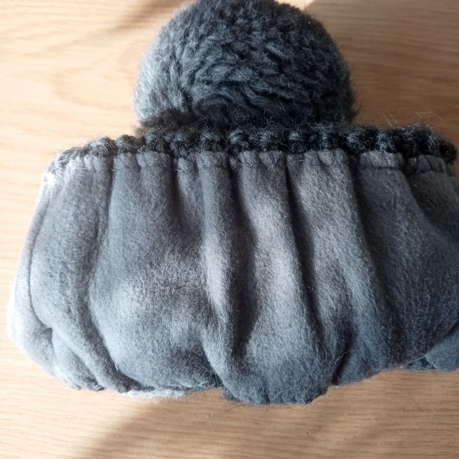 Nowa czapka pompoms wełna szara