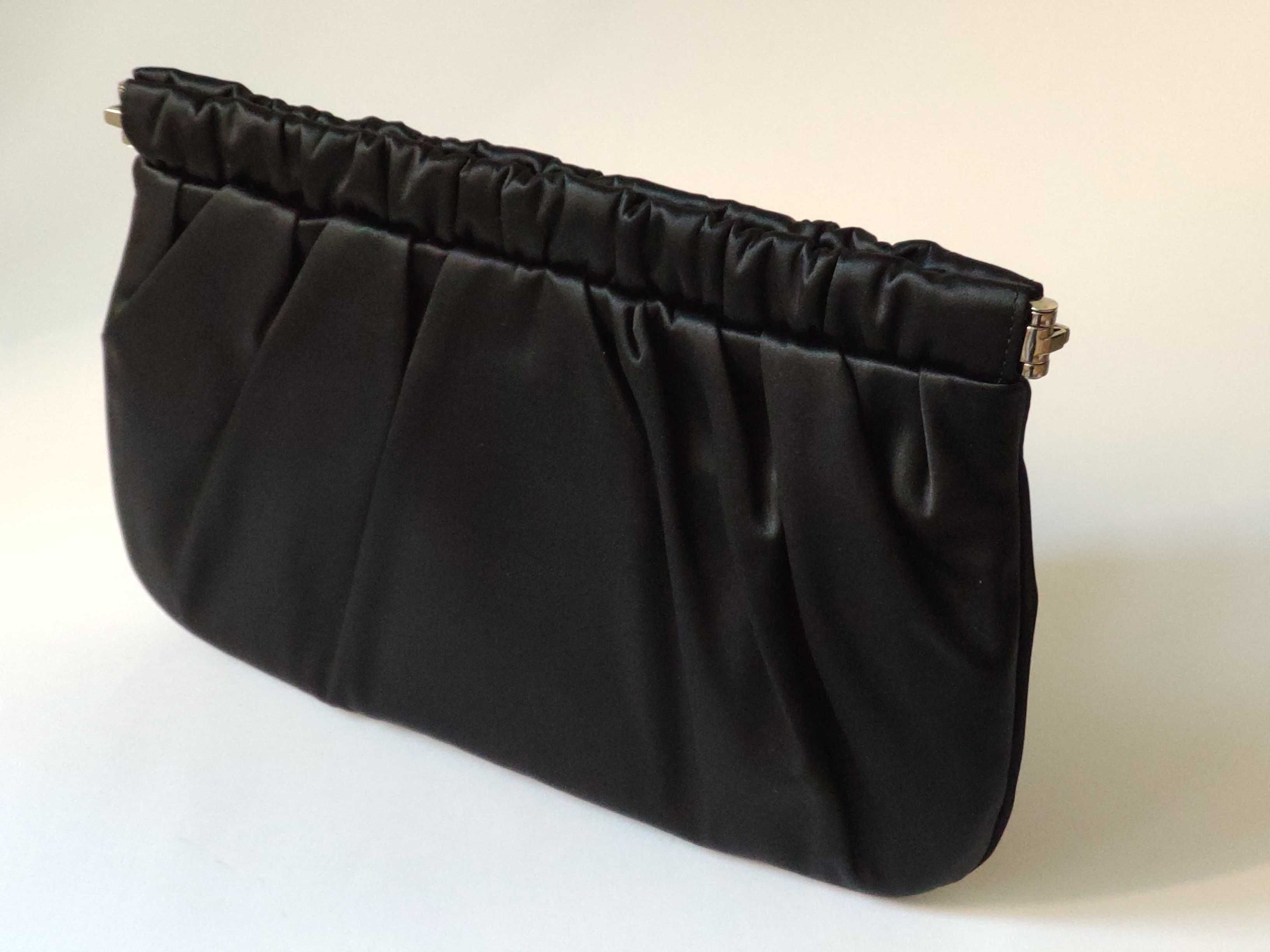 Carteira pochete clutch em cetim preto, Bimba y Lola SALDOS