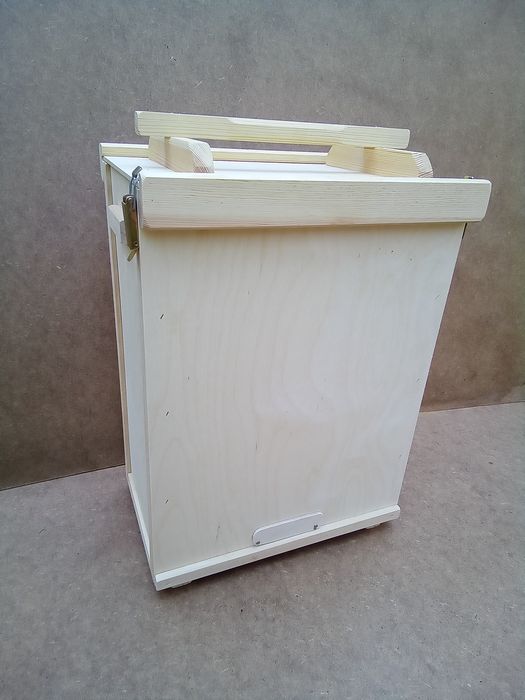 Skrzynka, rojnica, transporter warszawska poszerzana, pszczoły.