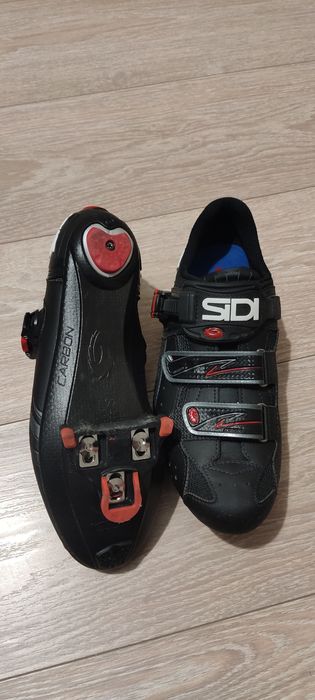 Sapatos sidi escarp estrada
