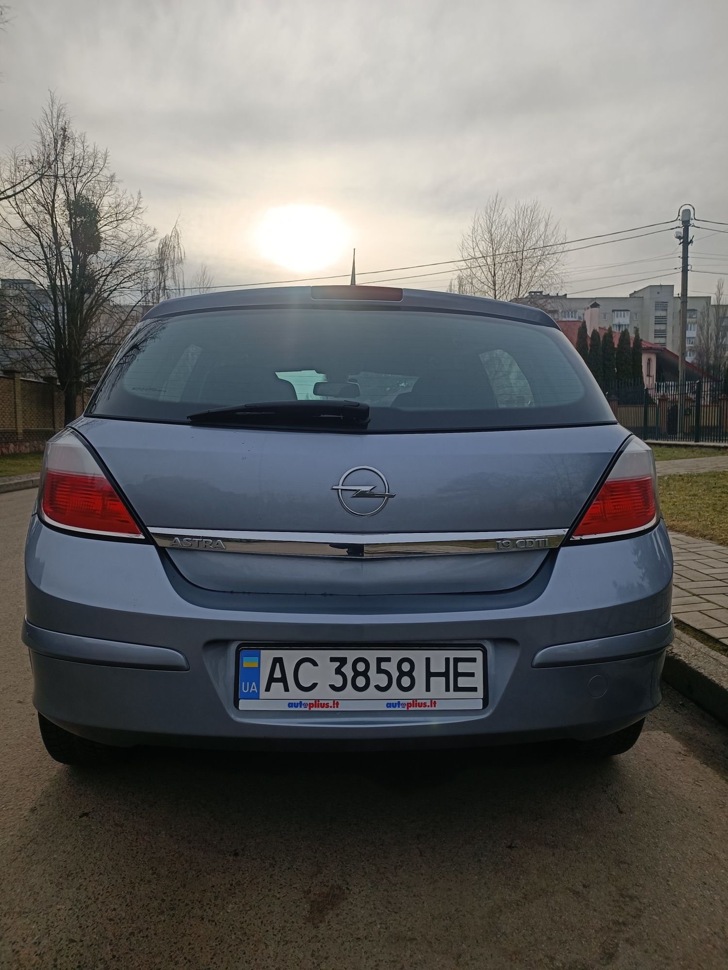 Автомобіль ОПЕЛЬ АСТРА