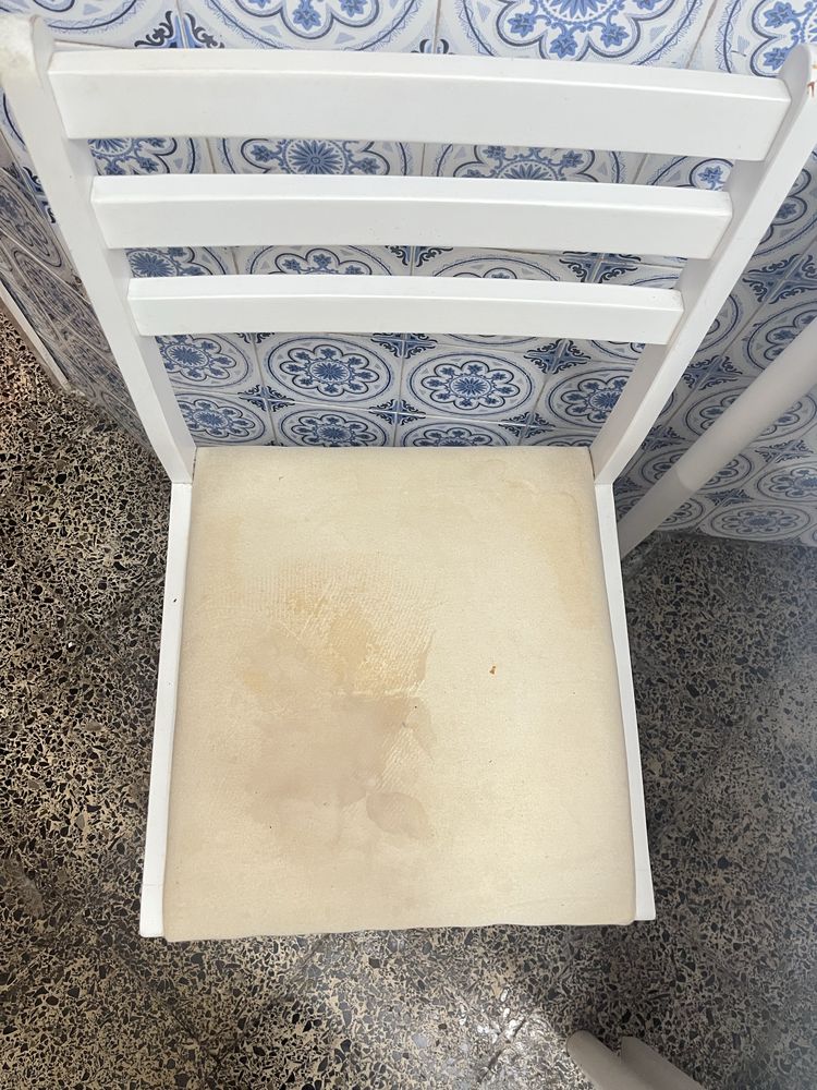 Conjunto mesa e 4 cadeiras