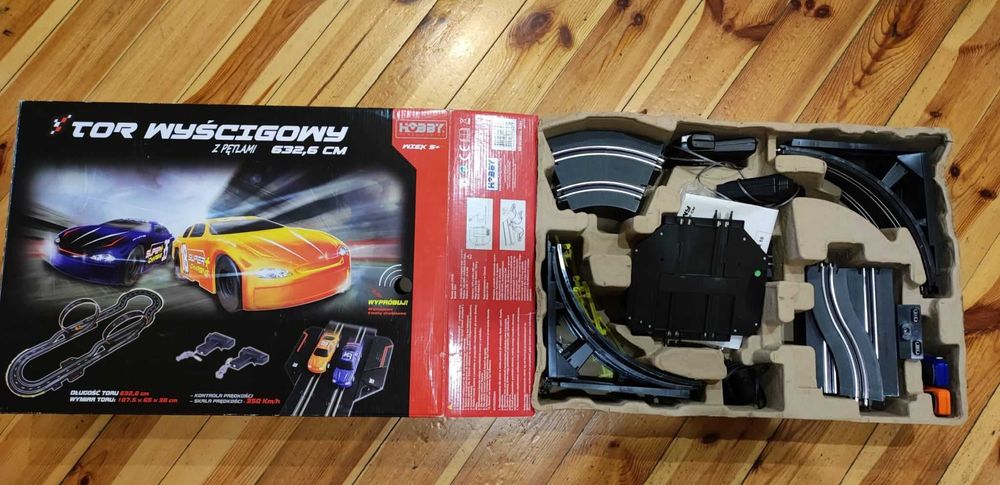 Tor wyścigowy z pętlami elektryczne auta, sterowanie