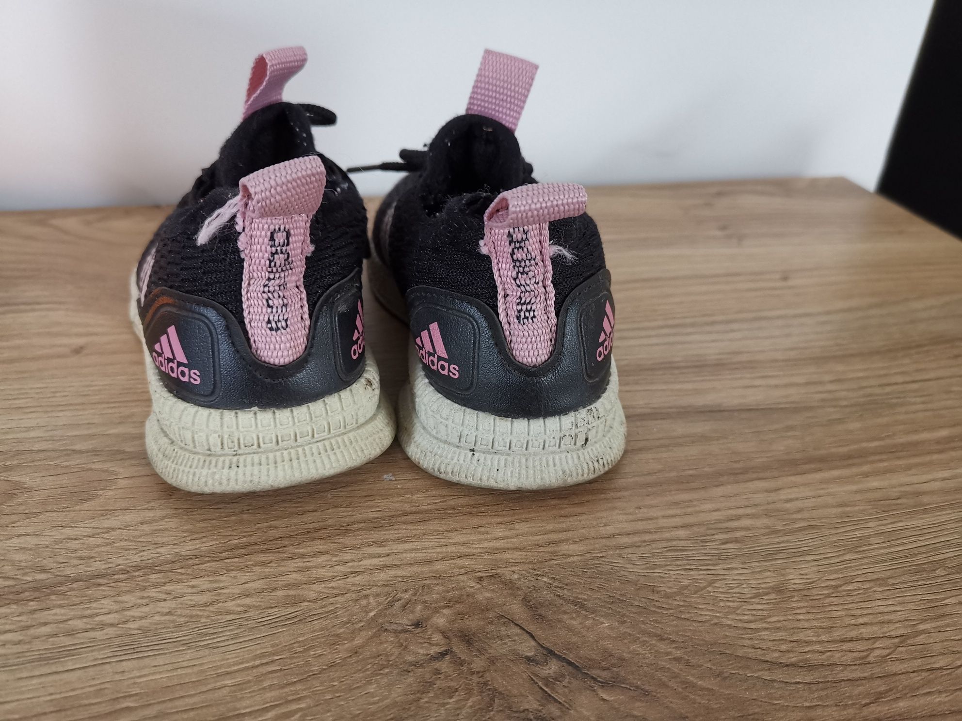 Buty Adidas dla dziewczynki rozmiar 23