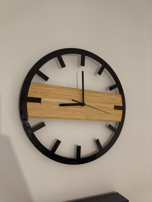 Zegar ścienny o średnicy 31cm