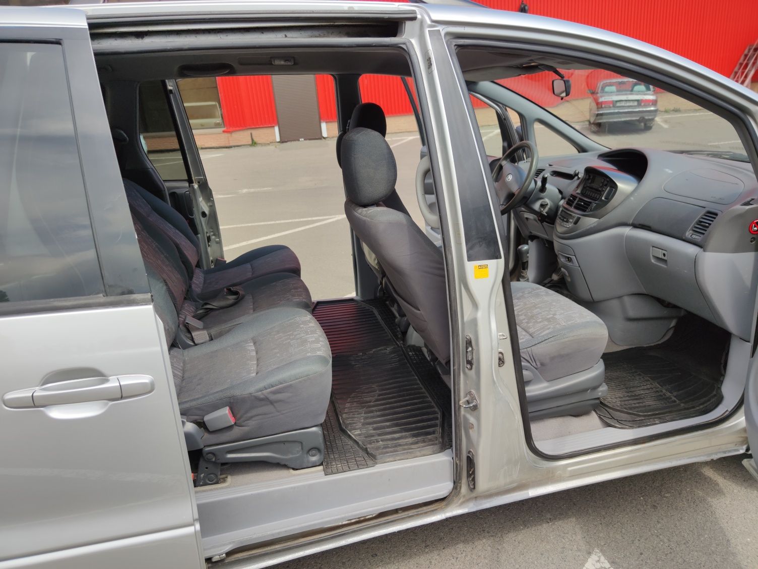 Toyota Previa. Тойота превия