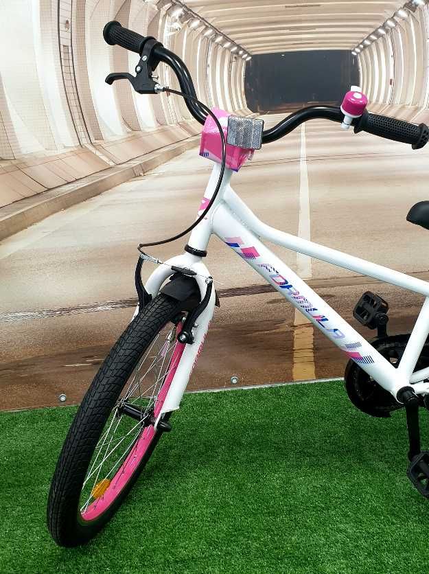 Rower dziecięcy dla dziewczynki koło 20"  +flaga, dzwonek, błotniki