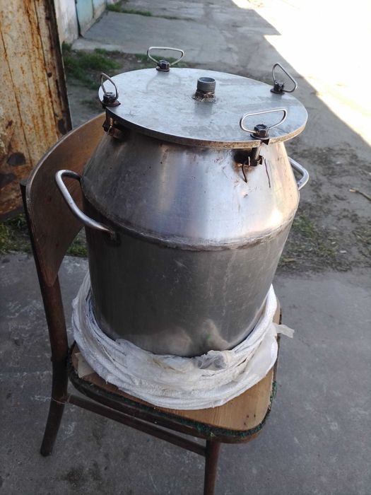 Уст-во для произ-ва дистил-ваной воды для аккум-торов и омыв-лей скла