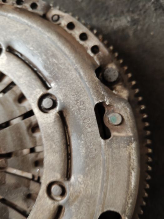 Sprzęgło bxe koło dwumasowe dwumas  volkswagen passat B6 Turan golf 5