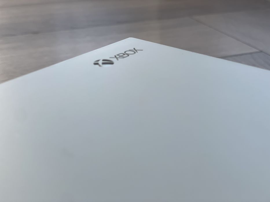 Xbox One S 1TB + 2 геймпади