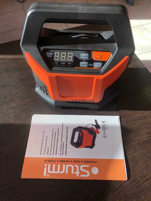 Инверторное пуско-зарядное устройство (12В, 18А) Sturm BC12300