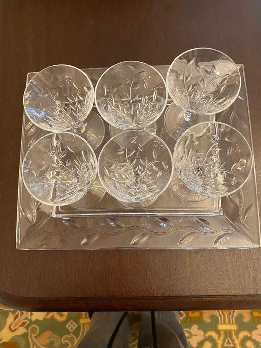 conjunto 6 copos de licor com tabuleiro RCR cristal