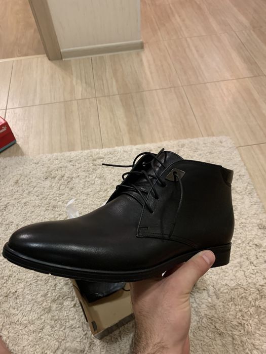 Продам кожаные ботинки класика новые