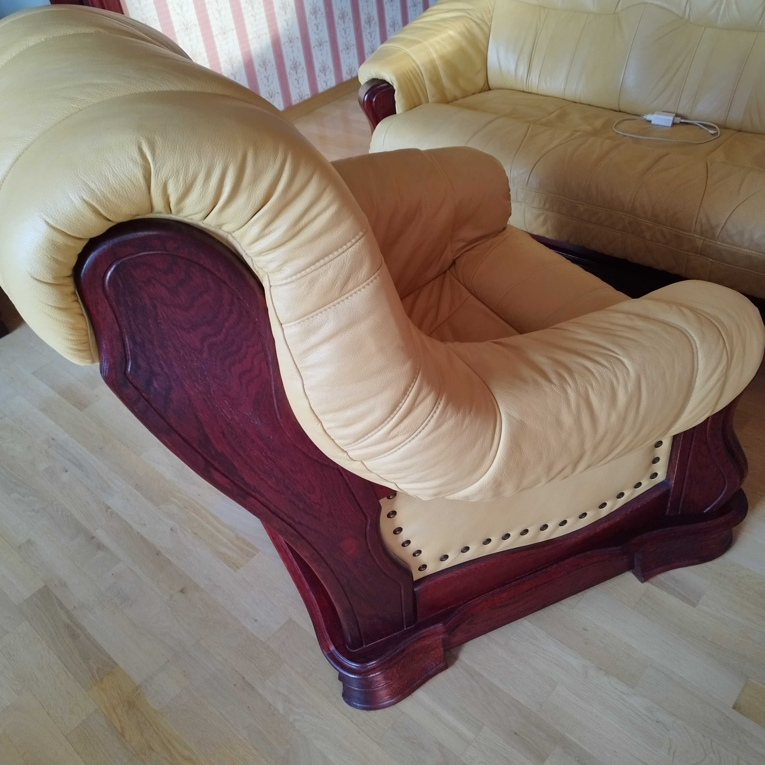 kanapa rozkładana i fotel skórzane - kolor kremowy