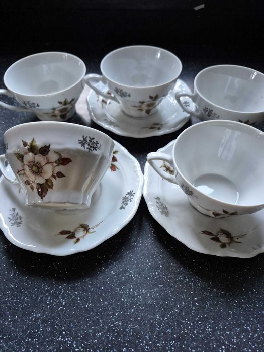 Bolesławiec Filiżanki porcelanowe ze spodeczkami
