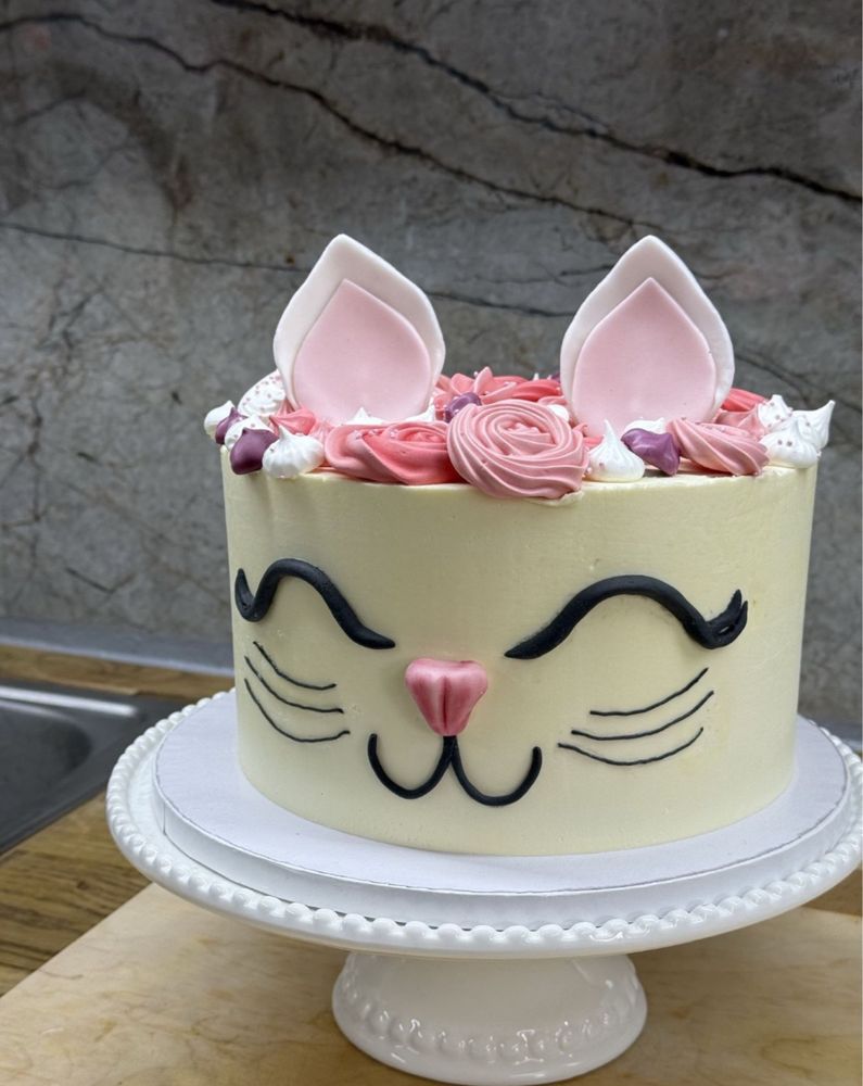 Dekoracje na tort kotek z masy cukrowej