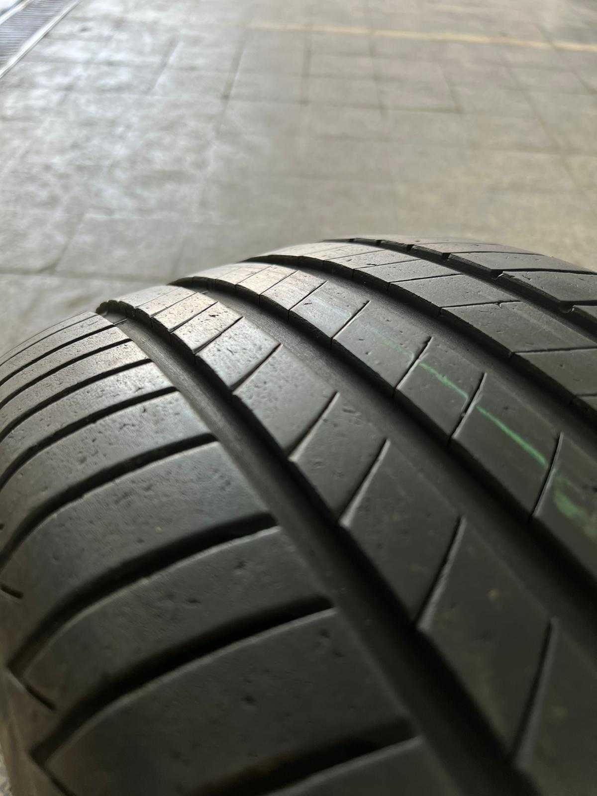 Pneus semi-novos 245/45R18