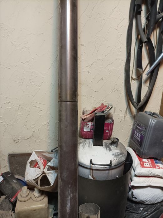 Продам буржуйку верхнього горіння та труби до неї.