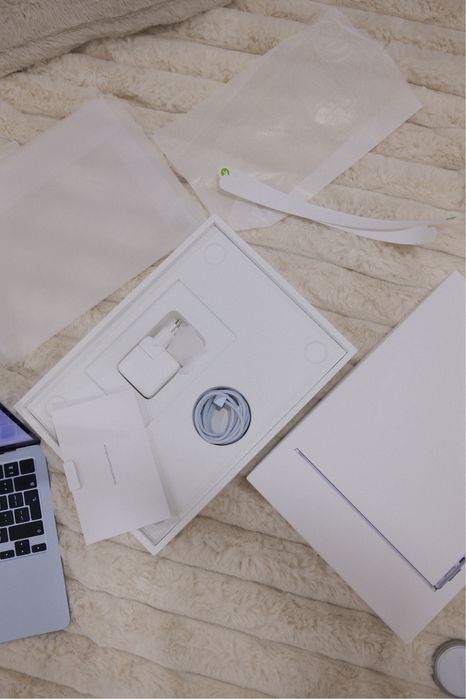 Macbook Air 13, M4 256gb, у новому стані!