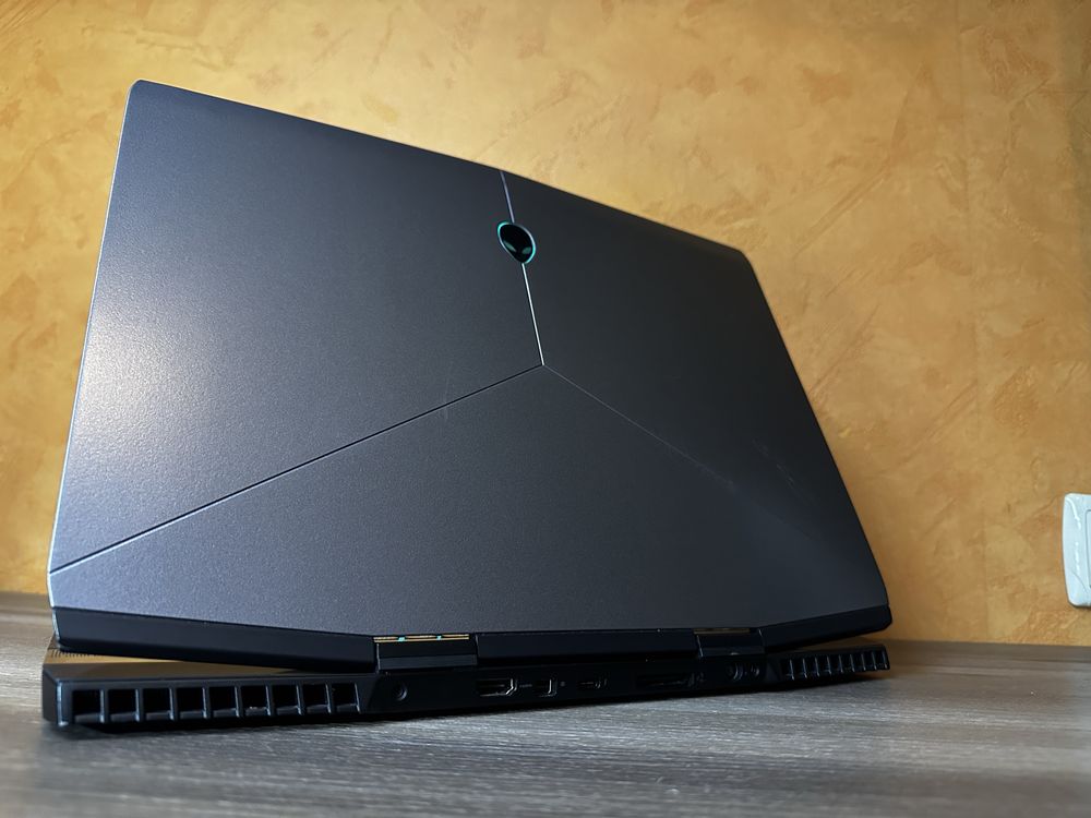 ТОП ІГРОВИЙ ALIENWARE(Core i7-9750/RTX2070 8GB/240HZ IPS/16D4/512SSD)