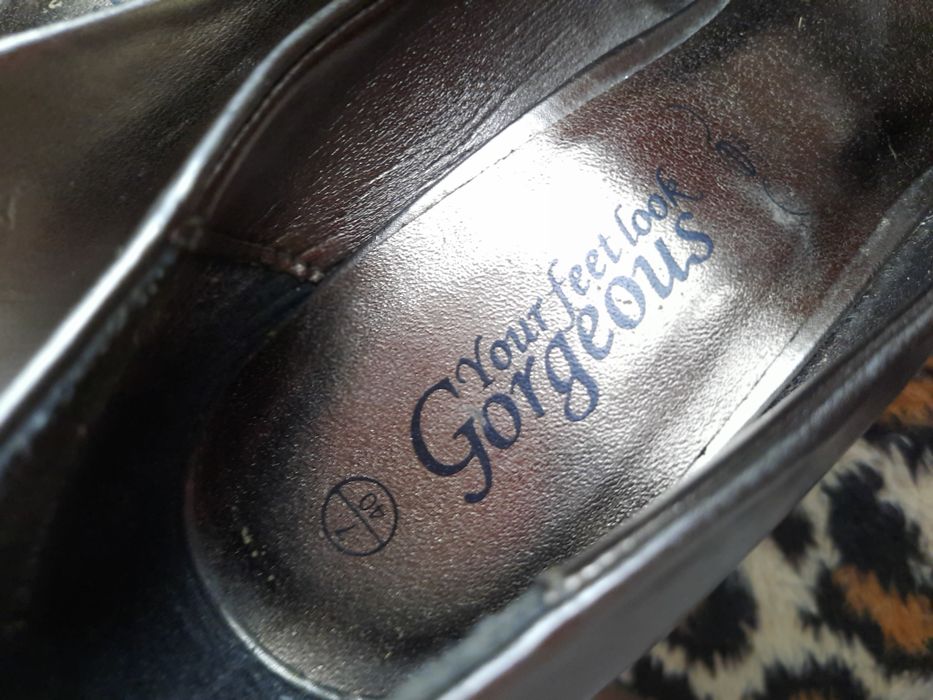 Стилтні туфлі з відкритим носком на прозорому каблуці скала