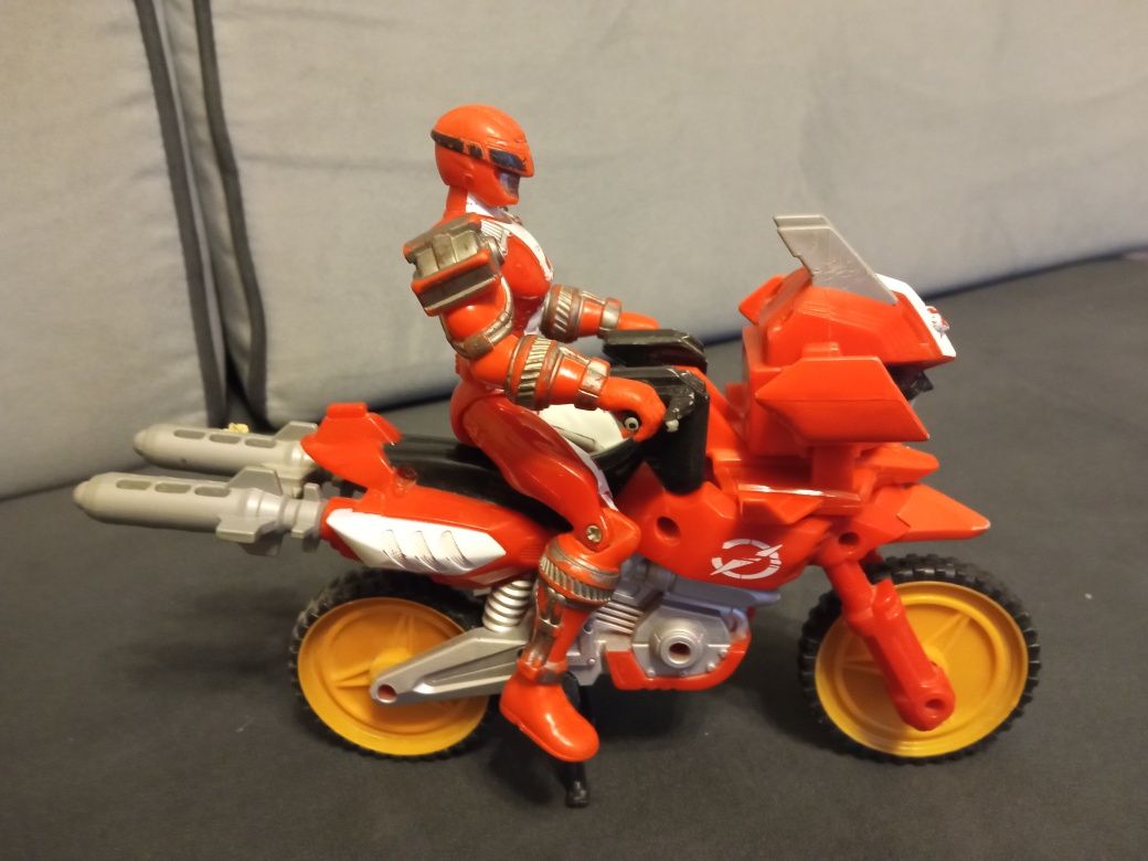 Figurka Power Rangers z motorem+ samolot z klocków