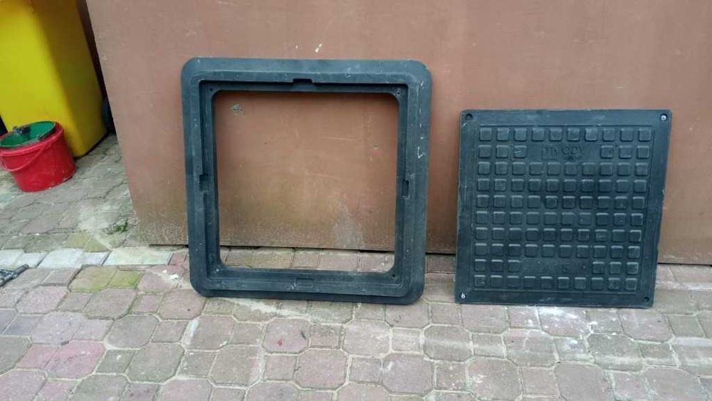 Właz do szamba lub studni