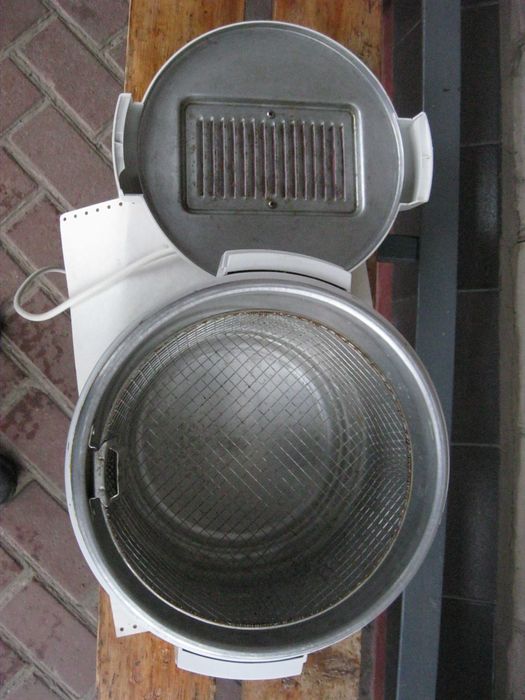 Продам фритюрницу Moulinex