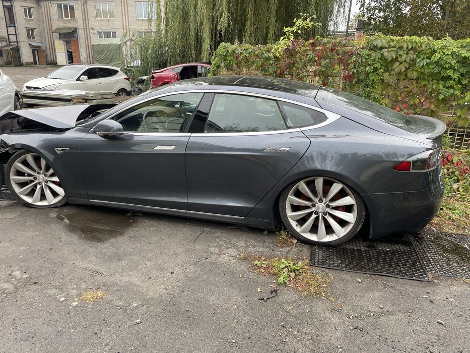 Tesla P90D 2016р рестайл колір PMNG кузовні деталі