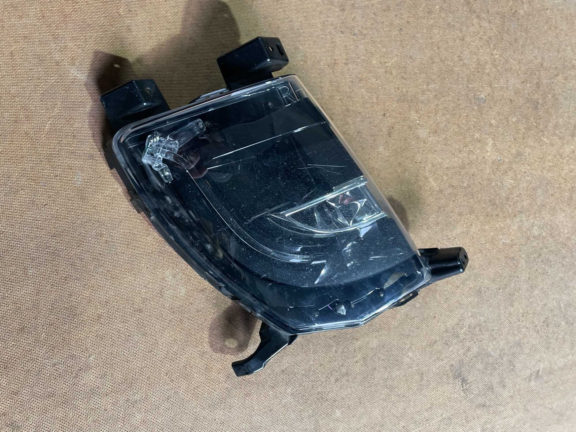 Фара протитуманна права Tesla MS 6005916-00-E Європа