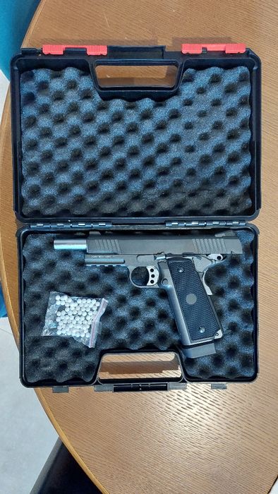 Pistola de airsoft modelo 1911, usada poucas vezes,  ótimo estado.
