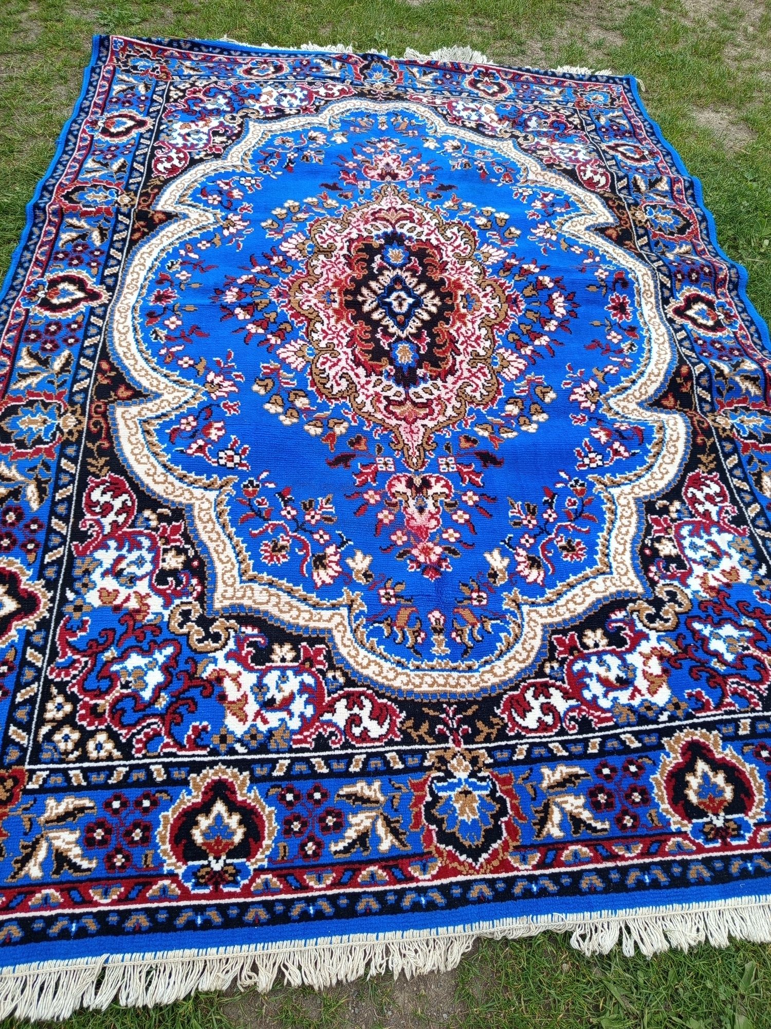 Продам килим в дуже гарному кольорі
