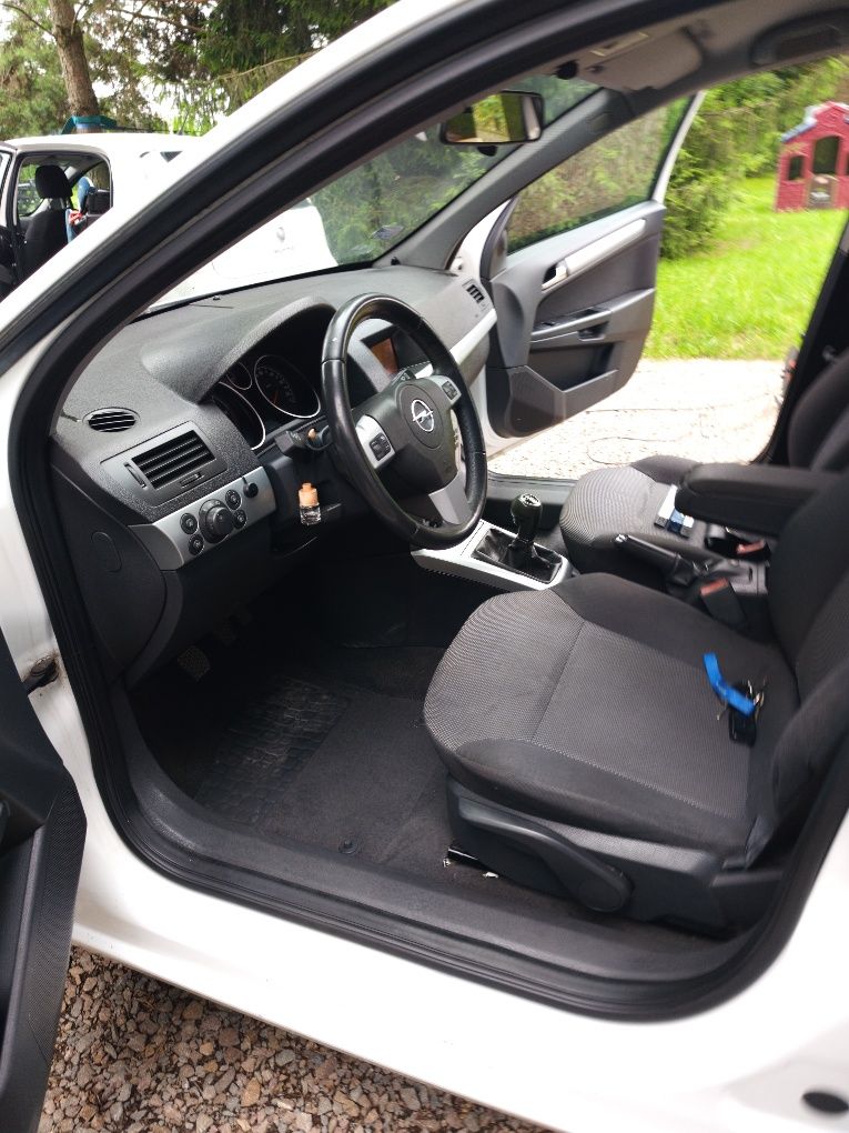 Opel Astra H 2009 CDTi 100 km Biały 253tys.