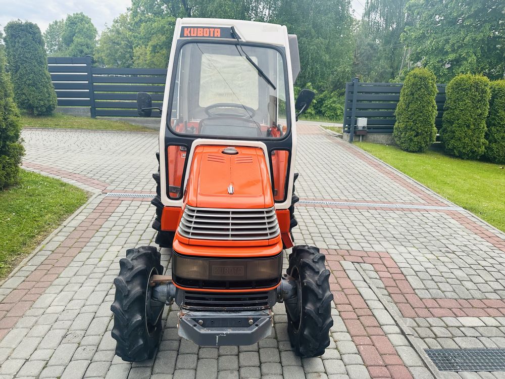 Traktor Kubota X24 Saturn 4x4 - 24 km 4 cylindry pół kabina brutto