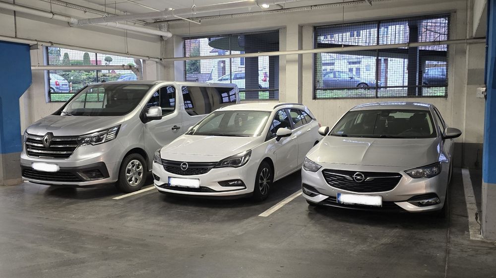 wypożyczalnia aut wynajem busa 9 osobowy przewóz osób box dachowy hak